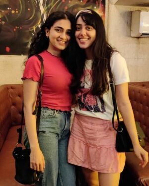 Jheel Mehta Instagram - Grateful for great friends ❤️ 
Somehow, contrary to my expectations, this ended up being the BEST birthday I've ever had. Felt so loved 🥰
~  01•12•20 ~