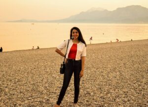Jheel Mehta Instagram - Girls just wanna have sun 🌞 #restingbeachface