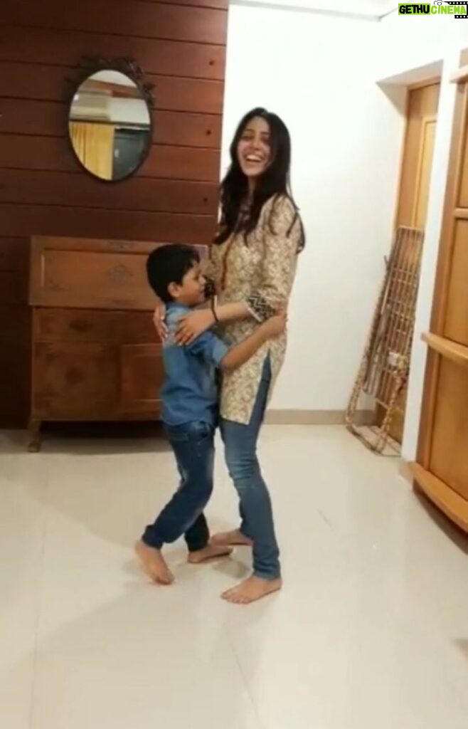 Jheel Mehta Instagram - Missing my dancing sessions with my nephew 😭 But it's really really important to practice social distancing right now, no matter how difficult it may be. #dance #perfect