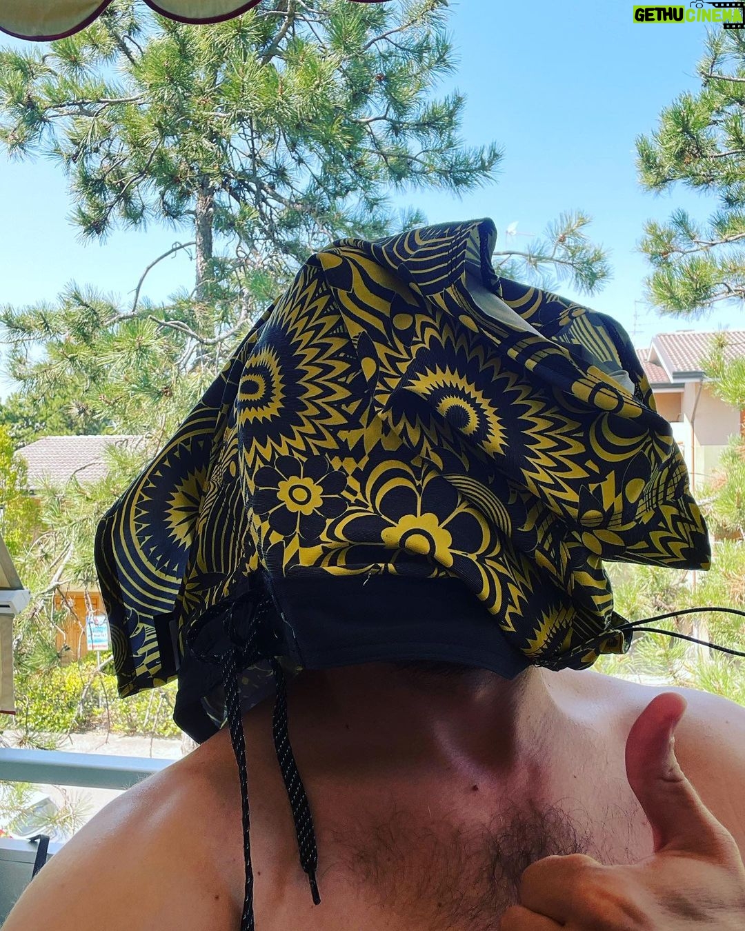 Jiří Mádl - 827 Likes - NA PŘÁNÍ - fotka, kde jsem v plavkách u moře.
ALE JEN PRO PROPAGACI KNÍŽKY TEDA, NEASI
https://www.ctemeceskeautory.cz/2022/07/recenze-pritazlivost-planety-krypton-jiri-madl.html?m=1.
https://www.albatrosmedia.cz/tituly/70337583/pritazlivost-planety-krypton/