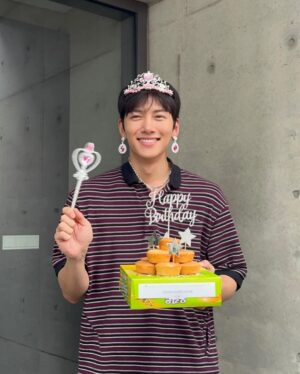 Ji Chang-wook Instagram - 10년이 지나도 생일엔 역시 그날들💜