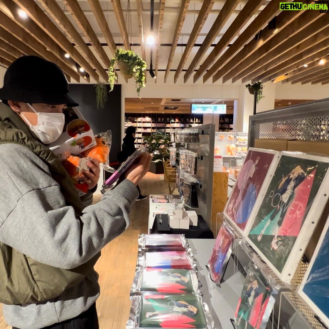 Ji Chang-wook Instagram - 오마이 체인소!!!! 포치타타타타!!!