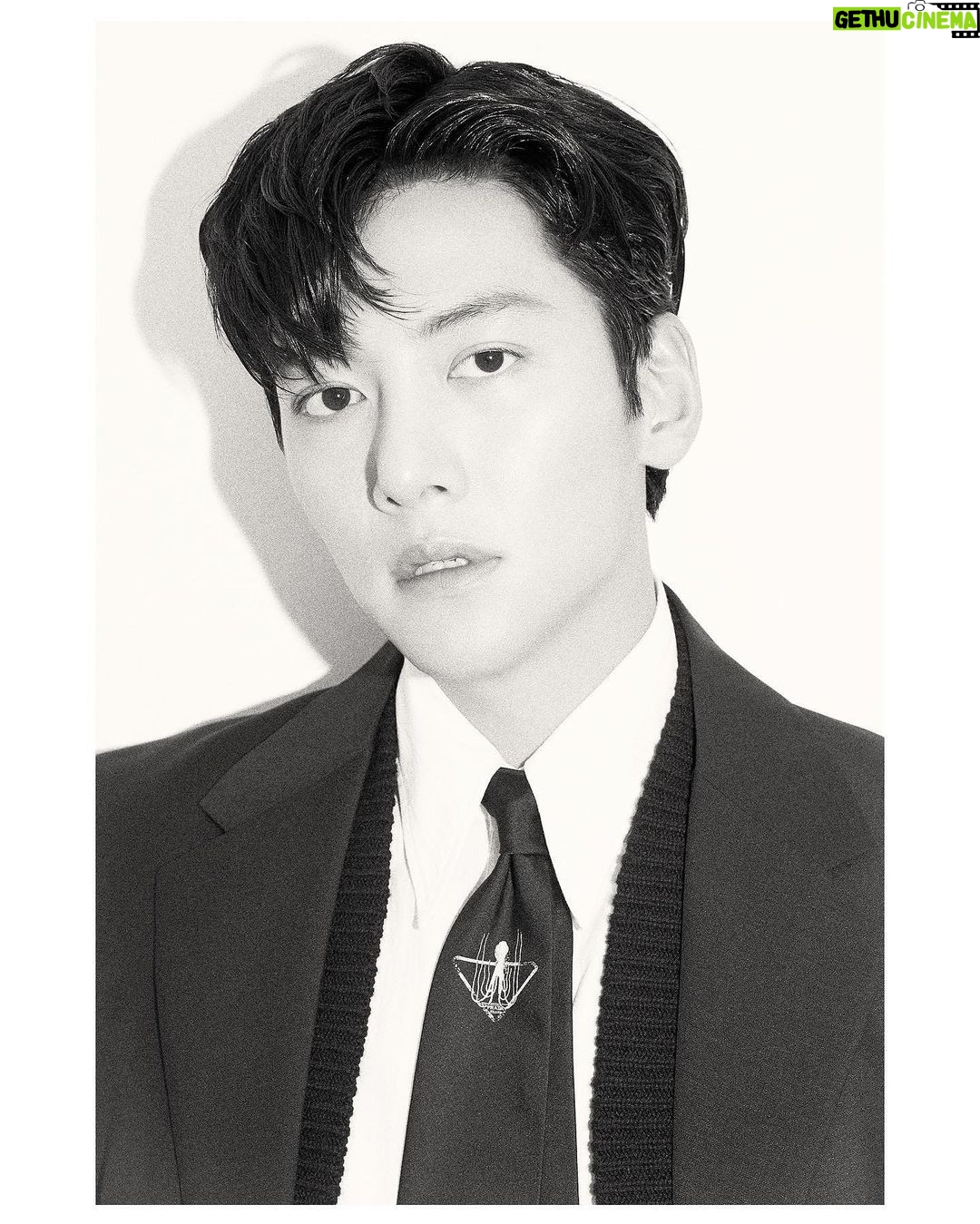 Ji Chang-wook Instagram - 미우치아 프라다와 라프 시몬스가 함께하는 프라다 SS23 남성복 컬렉션 오늘 오후 9시 프라다 닷컴에서 만나요! @Prada #PRADA #PRADASS23 #PradaSymbole #ad