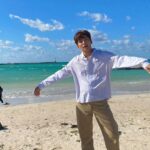Ji Chang-wook Instagram - 유난히 뜨거웠던 작년 여름 제주도. 웰컴투 삼달리의 명물 조용피리부는 사나이😛 #웰컴투삼달리 #끝 #감사합니다