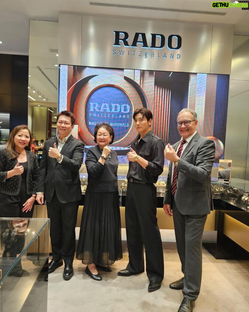 Ji Chang-wook Instagram - 즐겁게 행사 하고 한국으로 돌아가요😎 #RADO #MALAYSIA