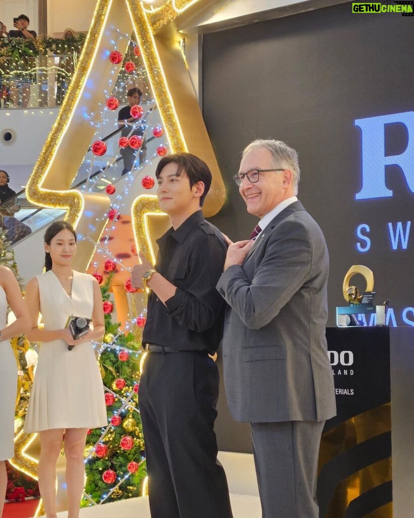 Ji Chang-wook Instagram - 즐겁게 행사 하고 한국으로 돌아가요😎 #RADO #MALAYSIA