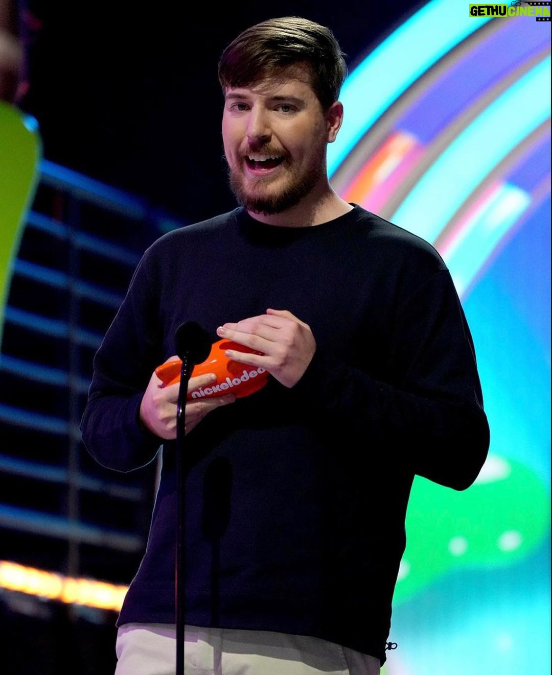 Jimmy Donaldson - 2.9 Million Likes - I won a kid’s choice award, thx gamers