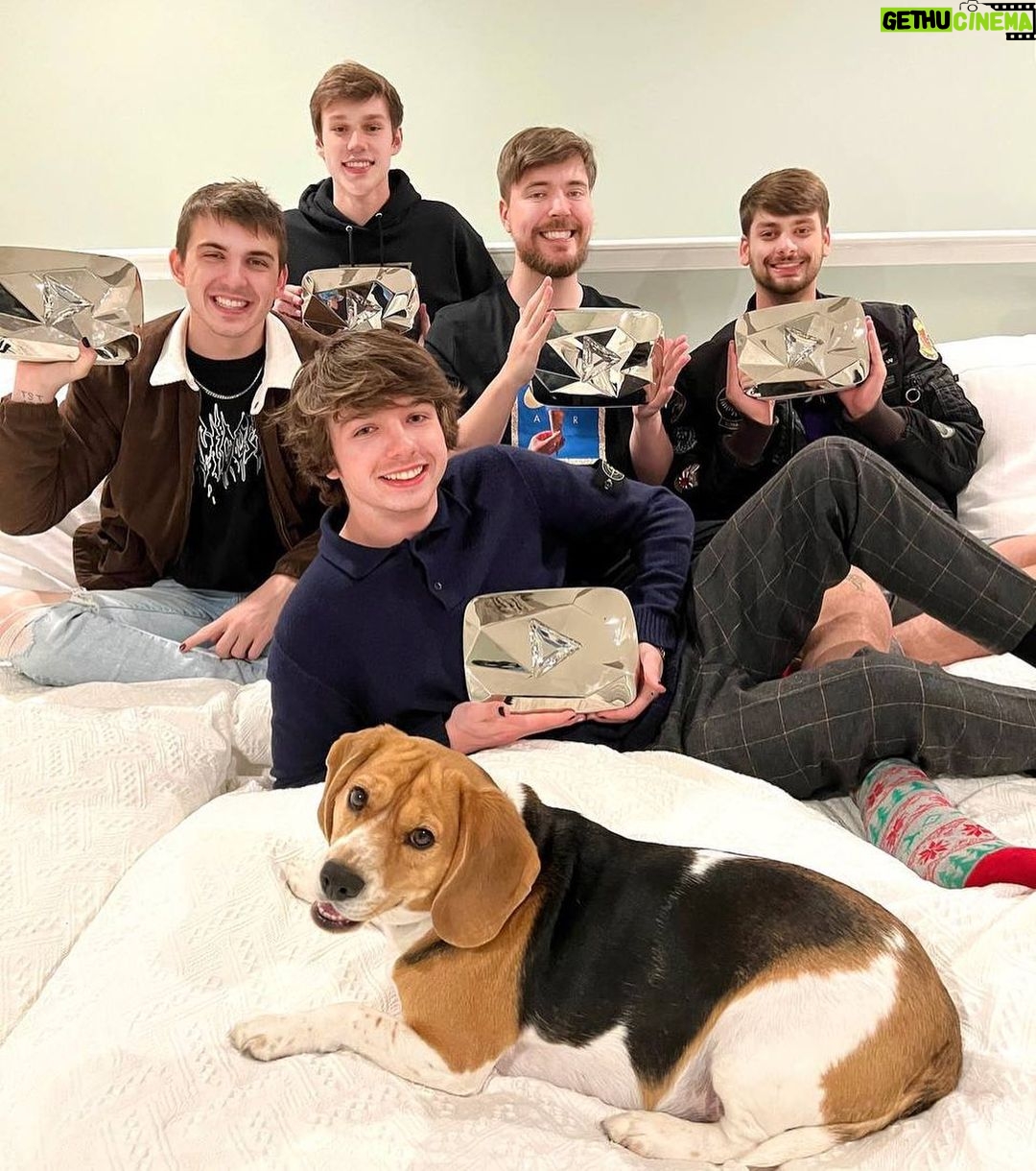 Jimmy Donaldson - 2.8 Million Likes - We finally got a diamond play button for all the boys, like to show support