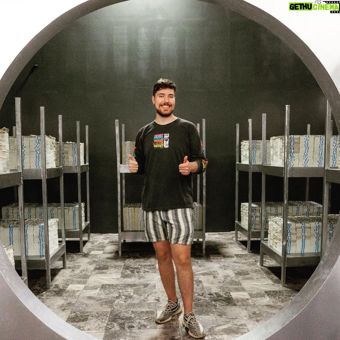 Jimmy Donaldson Instagram - I robbed a bank!