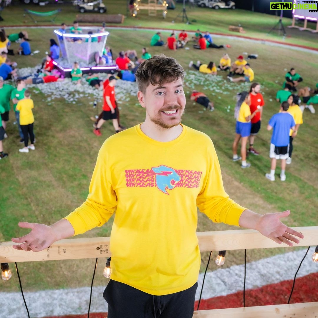 Jimmy Donaldson Instagram - I put 100 people in a circle and told them that whoever left last won $500,000! GO WATCH!