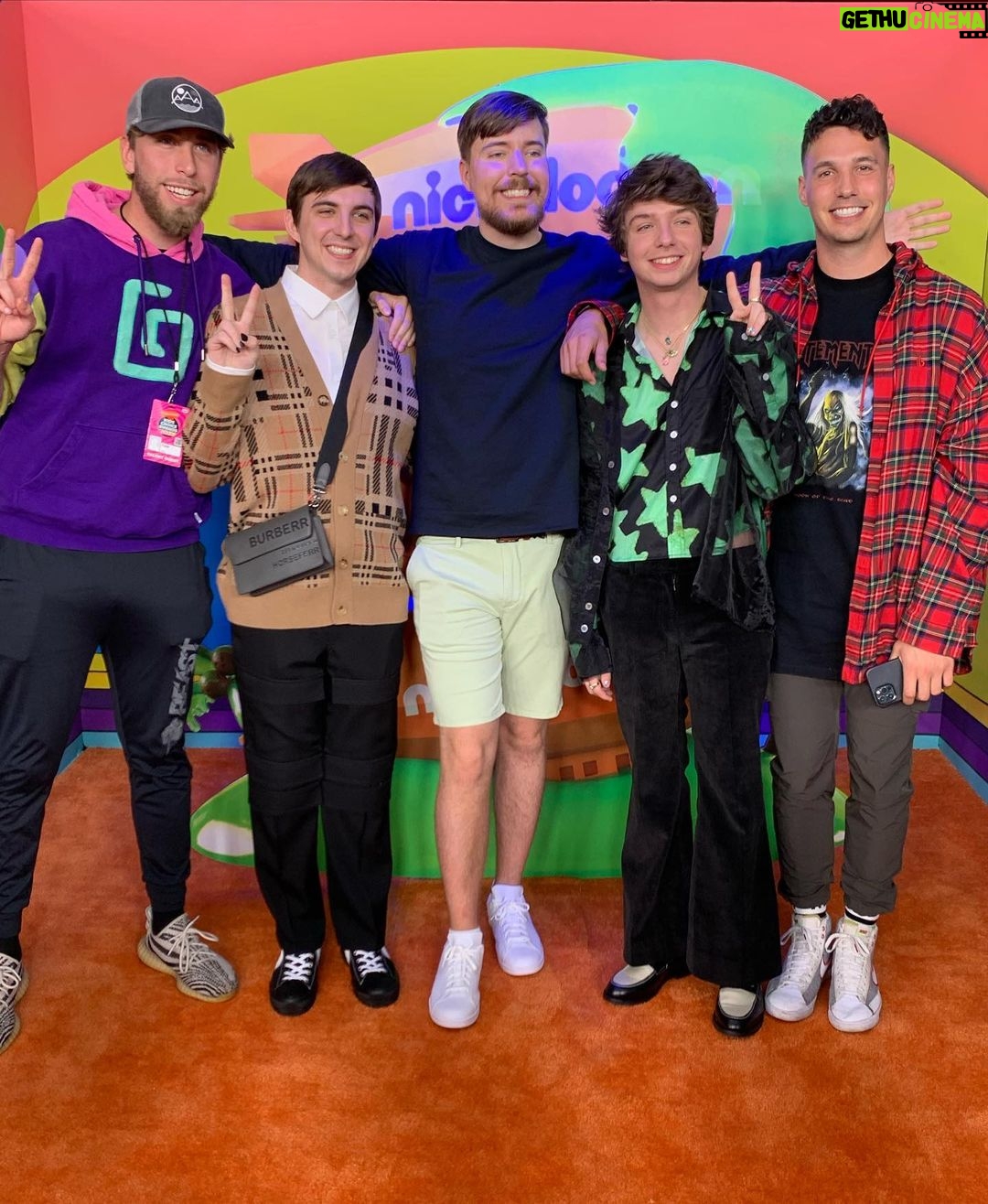 Jimmy Donaldson - 2.9 Million Likes - I won a kid’s choice award, thx gamers