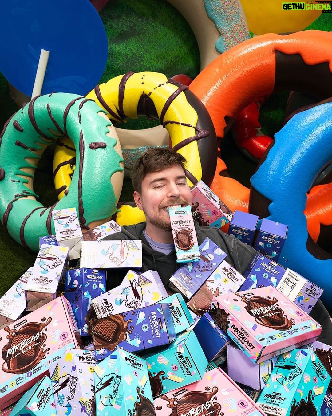 Jimmy Donaldson Instagram - I just launched a brand new chocolate bar in three flavors and to celebrate 10 random bars will have a mystery ticket in them and I will fly those 10 people out to compete for a chocolate factory in a video! Click the link in my bio ❤️