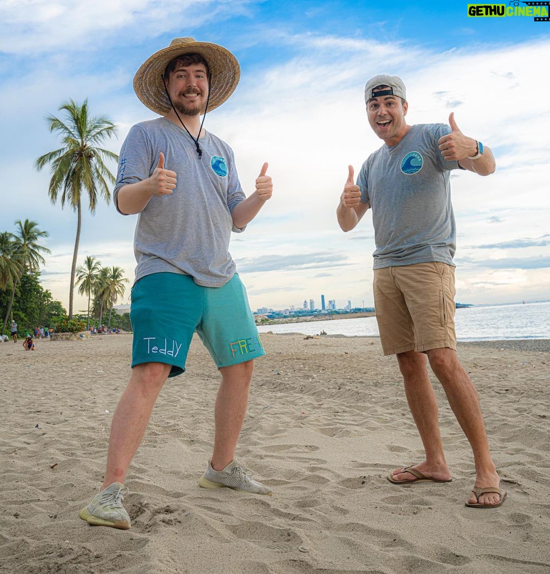 Jimmy Donaldson Instagram - We want to remove 30,000,000 pounds of trash from the ocean with teamseas!! $1 donated is 1 less pound of trash in the ocean! Use the link in bio to donate :)