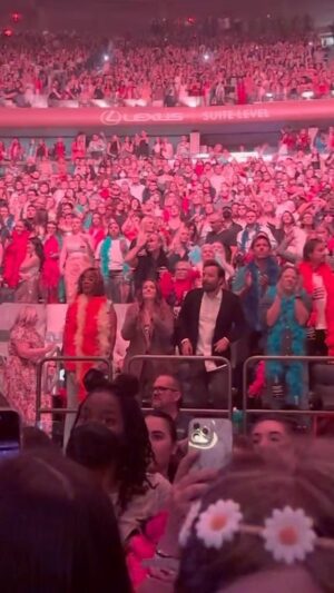 Jimmy Fallon Instagram - Happy Birthday Harry! (sorry I danced like this at your concert)
.
📹: DaniCho on TikTok