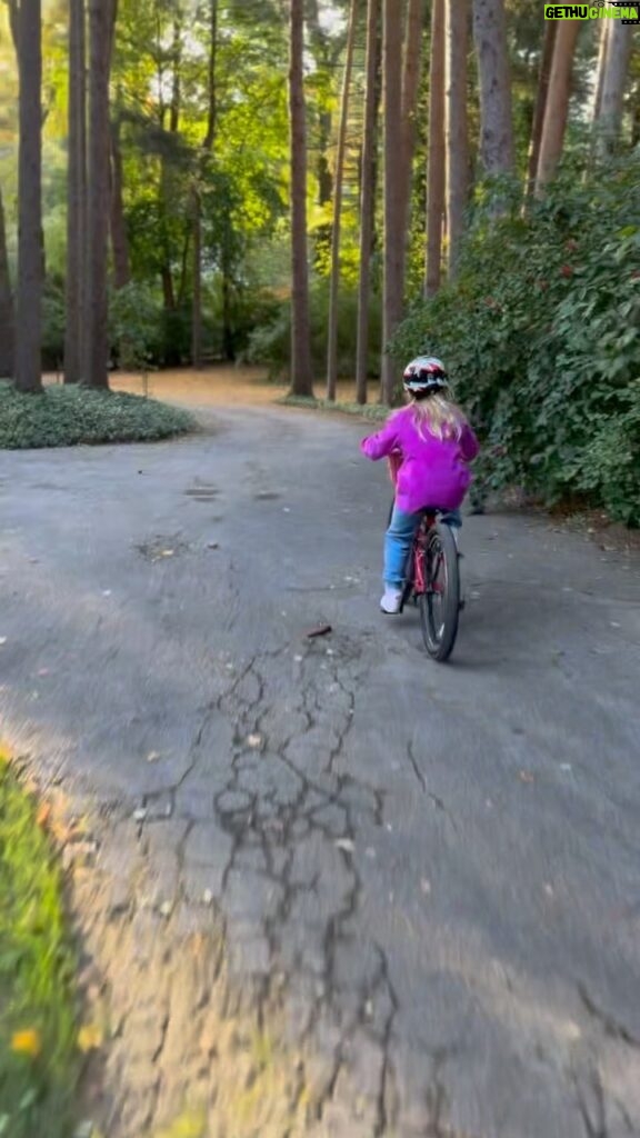 Jimmy Fallon Instagram - Do NOT ride bikes with your kid and try to video at the same time.
