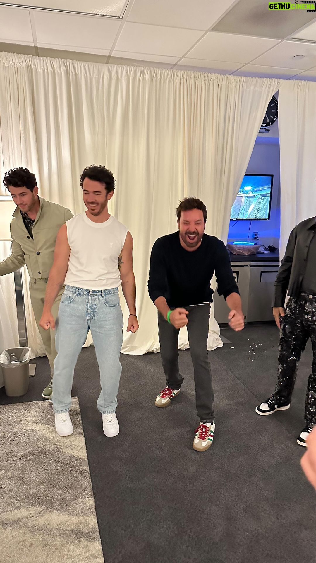 Jimmy Fallon - 730.8K Likes - Well at least I brought the š¾!