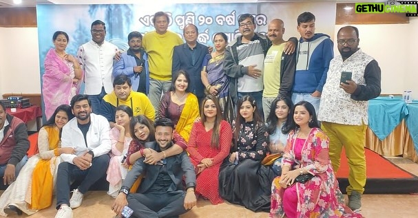Jina Samal Instagram - Celebrating 20yrs of togetherness #tulasiparivar Hotel Seetal