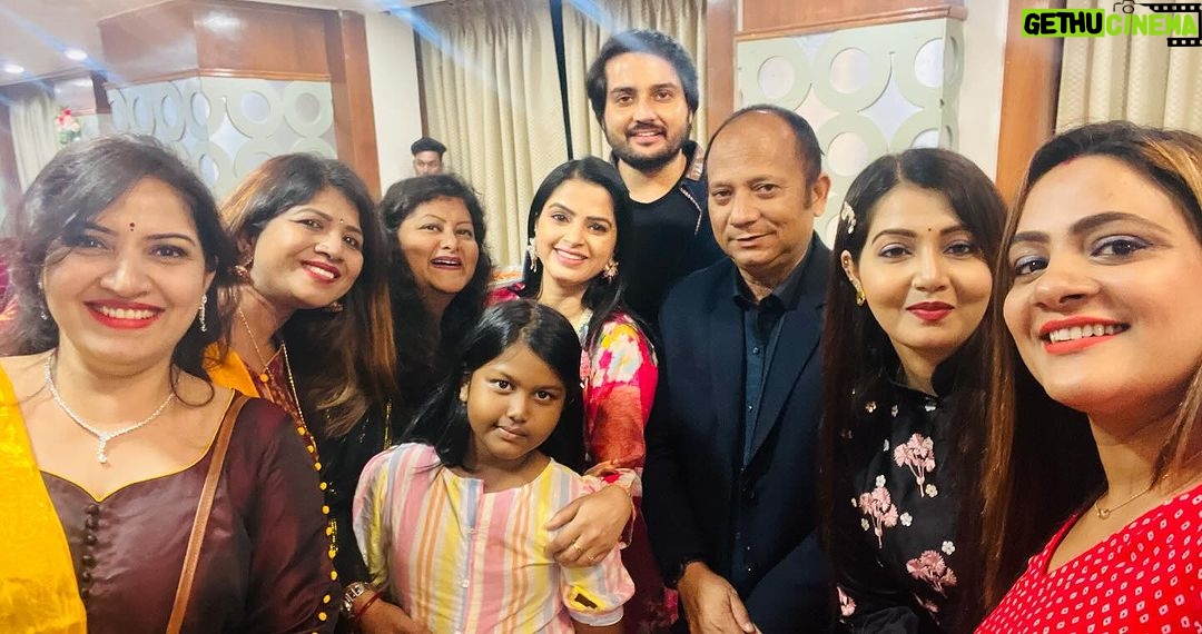 Jina Samal Instagram - Celebrating 20yrs of togetherness #tulasiparivar Hotel Seetal