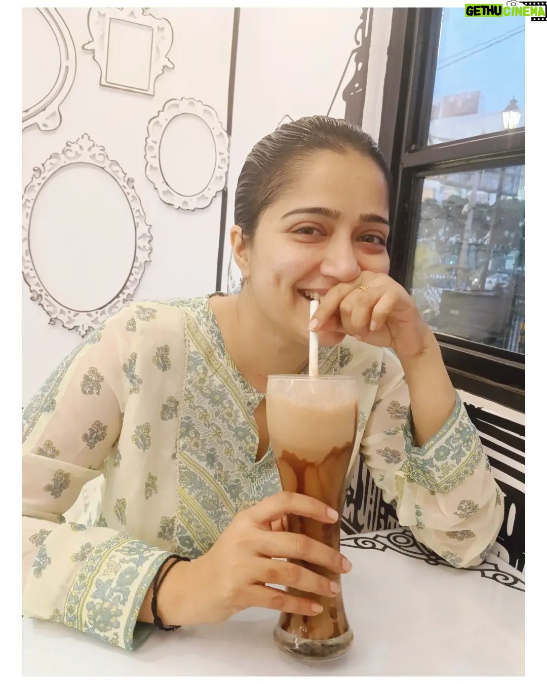 Jinal Belani Instagram - बस, यूं हीं :) Vadodara, Gujarat, India