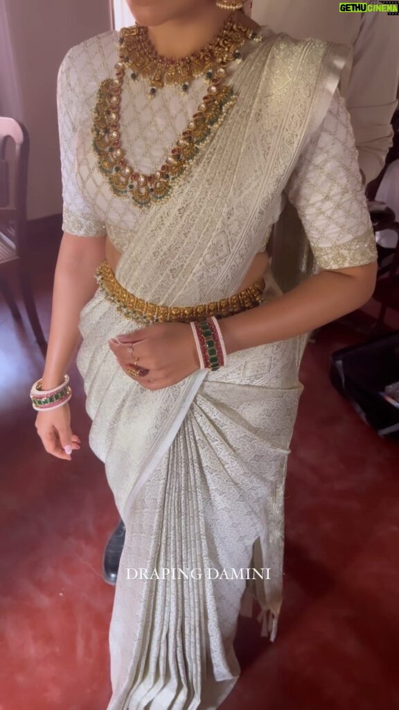 Jisma Jiji Instagram - Gorgeous bride @jisma_jiji_kizhakkarakattu 🤍 Saree draping @draping_damini Mua @rizwan_themakeupboy #drapingdamini#sareedraping#bride#jismavimal#trending