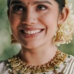 Jisma Jiji Instagram - Glimpses Thank you @rizwan_themakeupboy Wedding Shot by : @sk_abhijith Wedding Stylist: @stylewithandriya @andriya_nunez Wedding Styling for Vimal: @jisma_jiji_kizhakkarakattu Wedding makeover: @rizwan_themakeupboy Events: @shufflevents #nogoldwedding