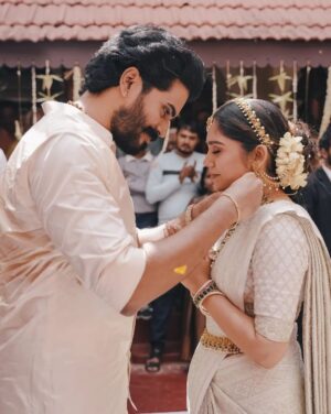 Jisma Jiji Instagram - Officially Mine ❤️
Wedding Shot by : @sk_abhijith
Wedding Stylist: @stylewithandriya @andriya_nunez
Wedding Styling for Vimal: @jisma_jiji_kizhakkarakattu
Wedding makeover: @rizwan_themakeupboy
Events: @shufflevents
#nogoldwedding