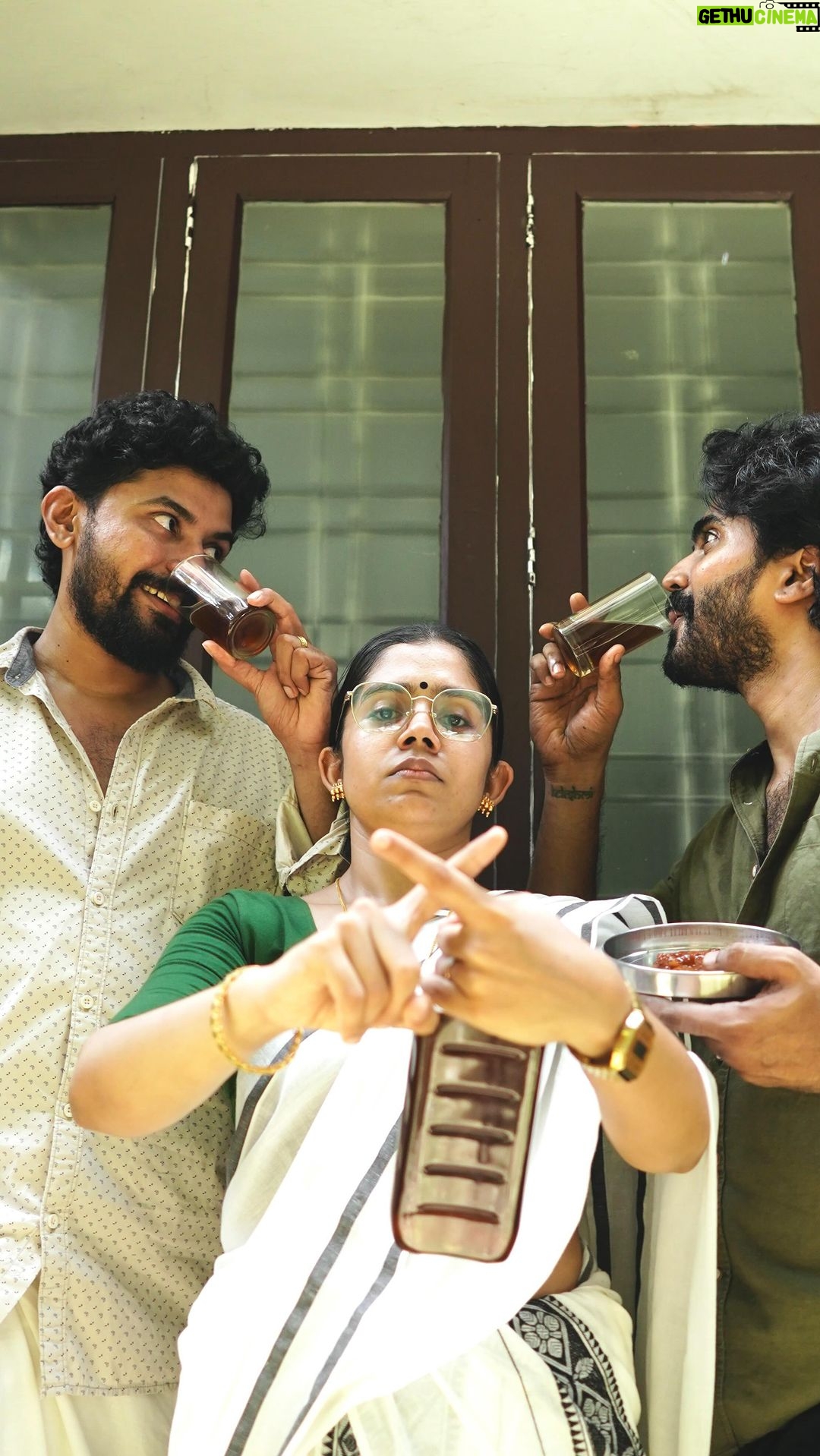Jisma Jiji Instagram - മദ്യപാനം ആരോഗ്യത്തിന് ഹാനീകരം. Direction: @ajithjose994 Story: Jisma & Vimal Produced by: @jismavimal Writing Assistant: @____ykr___ Camera: @asif_pav Editing: @midhunkrishna_a Production Controller: @jiffinjiji Colouring: @roh_footage Dubbing: @thoppilrecordingstudio @wisekeysoundstudios Actors: @vimal_kumar_online @jisma_jiji_kizhakkarakattu @sree_kanth_87 @midhunkrishna_a @____ykr___