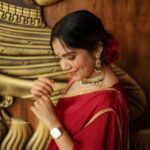Jisma Jiji Instagram - ❤️A SHADE OF RED 📸:@athul_krishna________ MUA: @makeup_by_mariyaaa Jewelry : @bhandhura Thankyou @hillhouse_store #lookoftheday #weddingguestlook #redsaree #jismajiji #jismavimal #aadhyamjolipinnekalyanam #90s #90sbollywood