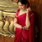Jisma Jiji Instagram - ❤️A SHADE OF RED 📸:@athul_krishna________ MUA: @makeup_by_mariyaaa Jewelry : @bhandhura Thankyou @hillhouse_store #lookoftheday #weddingguestlook #redsaree #jismajiji #jismavimal #aadhyamjolipinnekalyanam #90s #90sbollywood