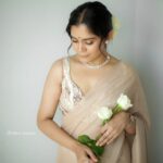 Jisma Jiji Instagram - 📸: @athul_krishna________ STYLED BY: @andriya_nunez OUTFIT : @acornfashionlines MUA: @reema.muneer #lookoftheday #jismaandvimal #jisma #jismajiji #jismavimal #makeuplook #weddingguest #saree #sareelove #sareelooks #sareelook #beigesaree #photoshootideas