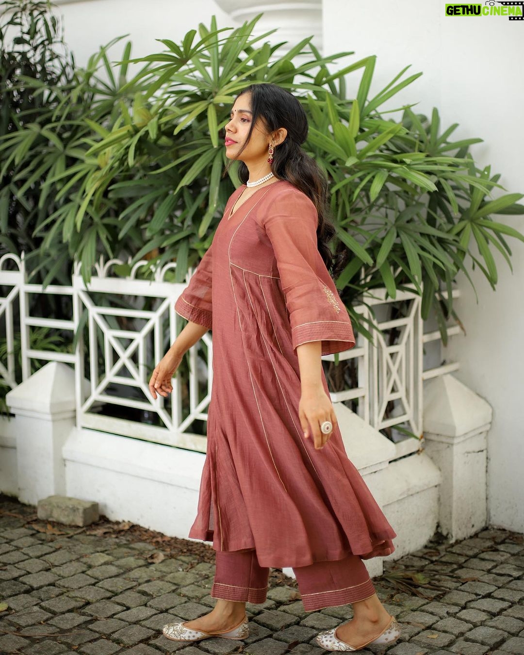 Jisma Jiji Instagram - A Festive Symphony of Style,” a collection that’s designed to leave you mesmerized. Indulge in the perfect blend of elegance and style, and make a statement wherever you go. Get your hands on this exquisite collection. . . . Shot by: @athul_krishna________ #kalaakaari #kpretbykalaakaari #festive #madeinkerala #designerwear #handwovenchanderi #chandersilk #artisans #alankrita #semipartywear #festivecollection #handmade #sustainablefashion