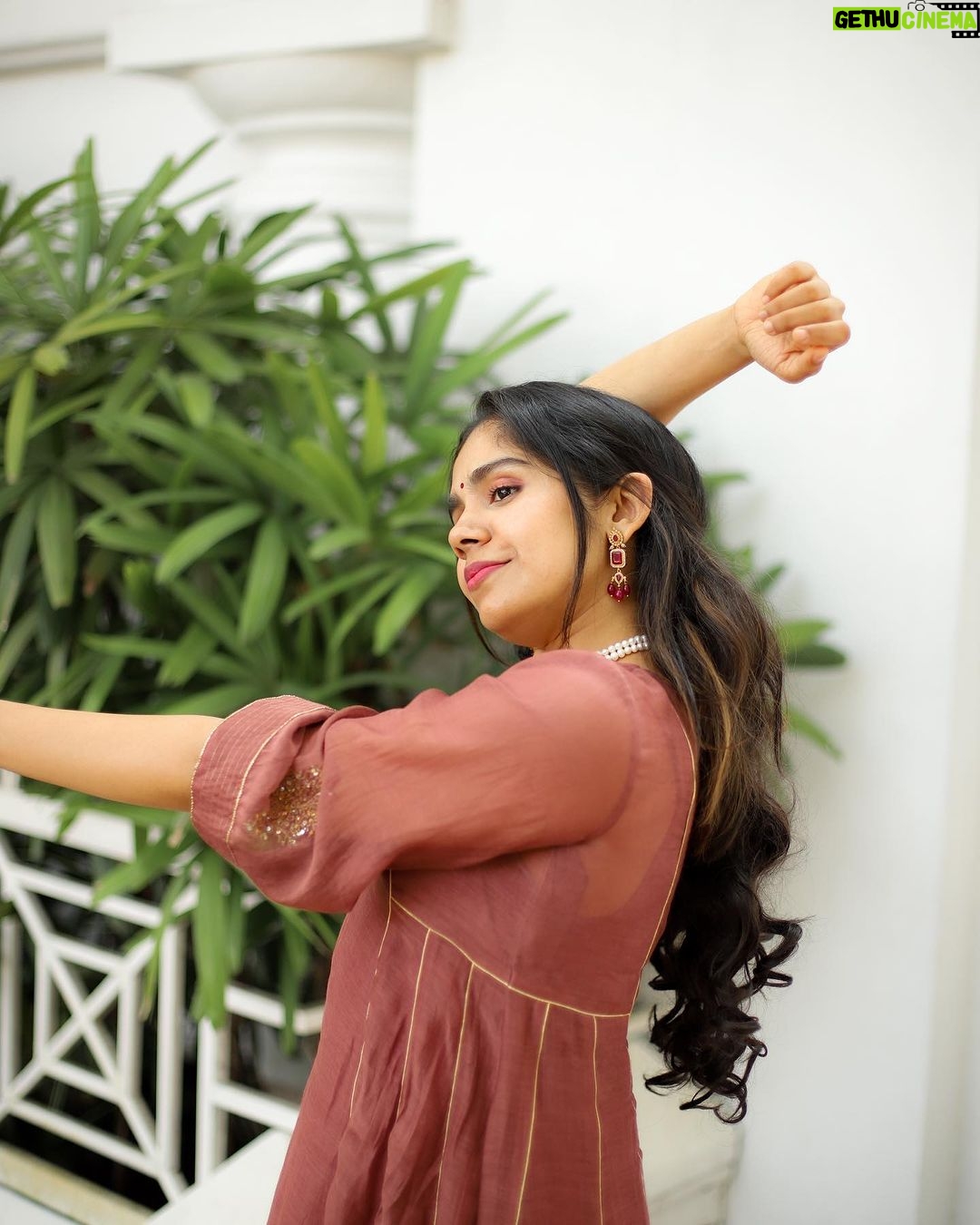 Jisma Jiji Instagram - A Festive Symphony of Style,” a collection that’s designed to leave you mesmerized. Indulge in the perfect blend of elegance and style, and make a statement wherever you go. Get your hands on this exquisite collection. . . . Shot by: @athul_krishna________ #kalaakaari #kpretbykalaakaari #festive #madeinkerala #designerwear #handwovenchanderi #chandersilk #artisans #alankrita #semipartywear #festivecollection #handmade #sustainablefashion