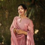 Jisma Jiji Instagram - A Festive Symphony of Style,” a collection that’s designed to leave you mesmerized. Indulge in the perfect blend of elegance and style, and make a statement wherever you go. Get your hands on this exquisite collection. . . . Shot by: @athul_krishna________ #kalaakaari #kpretbykalaakaari #festive #madeinkerala #designerwear #handwovenchanderi #chandersilk #artisans #alankrita #semipartywear #festivecollection #handmade #sustainablefashion
