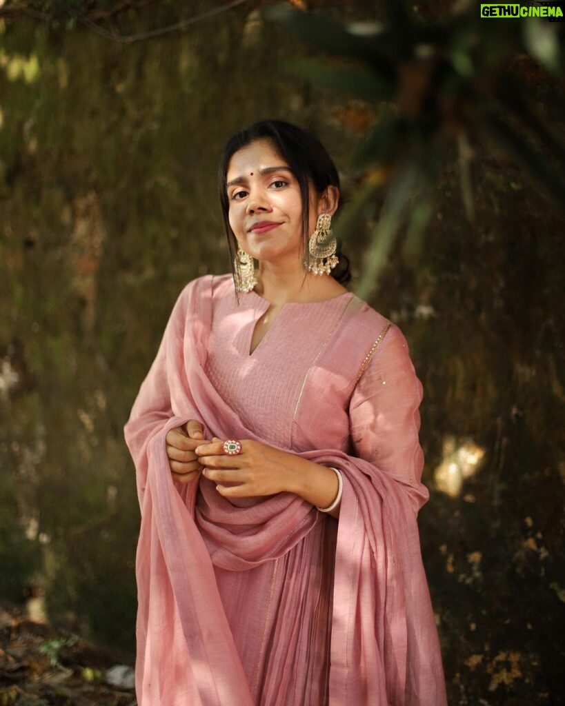 Jisma Jiji Instagram - A Festive Symphony of Style,” a collection that’s designed to leave you mesmerized. Indulge in the perfect blend of elegance and style, and make a statement wherever you go. Get your hands on this exquisite collection. . . . Shot by: @athul_krishna________ #kalaakaari #kpretbykalaakaari #festive #madeinkerala #designerwear #handwovenchanderi #chandersilk #artisans #alankrita #semipartywear #festivecollection #handmade #sustainablefashion