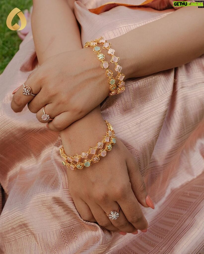 Jisma Jiji Instagram - Pretty pastels & the shimmer of gold. Meenakari work in pastel pink gives a beautiful aura to these pieces from @lakshmijewellery916. Perfect to add that aura of elegance to your look, @lakshmijewellery916 has the best collection of meenakari ornaments ! Visit @lakshmijewellery916 today, to get your hands on their latest collection of designer jewellery ! Costume courtesy: @parishkaari_official