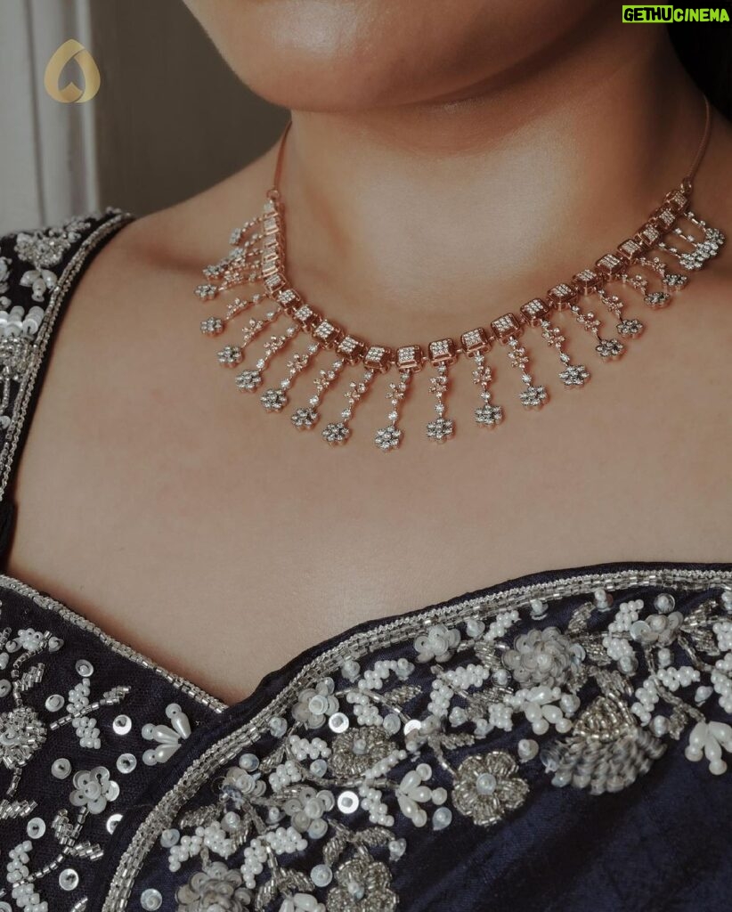 Jisma Jiji Instagram - For me, jewellery should be one-of-a-kind. Whether its a delicate or bold statement piece, @lakshmijewellery916 has just the perfect piece you’re looking for. From antique jewellery to diamonds & designer pieces, they have it all & that too at the lowest making charge of all ! Visit @lakshmijewellery916 today, to find your timeless beauty ! Jewellery from : @lakshmijewellery916 Costume courtesy : @thunnal
