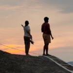 Jisma Jiji Instagram – സ്വപ്നം കണ്ടതെല്ലാം
ഉള്ളം കയ്യിൽ തൂകി
സ്നേഹം നോൽക്കും നാടെ
സ്വർഗ്ഗം തന്നെ നീയേ

തുടക്കക്കാരായ ഞങ്ങളെ കൂടെ നിന്ന് സഹായിച്ച എല്ലാ പാലക്കാട് നിവാസികൾക്കും ഒരായിരം നന്ദി. കഴിഞ്ഞ അഞ്ചു മാസത്തെ ഞങ്ങളുടെ ചിന്തയും പ്രയത്നവും എല്ലാം മനസ്സറിയും യന്ത്രത്തിന് വേണ്ടി ആയിരുന്നു. നല്ലൊരു കഥ തയ്യാറാക്കാൻ കുറച്ചു സമയം എടുക്കേണ്ടി വന്നെങ്കിലും, വരുമ്പോൾ കൂടെ നിൽക്കാൻ നിങ്ങൾ കാഴ്ചക്കാർ ഉണ്ടാകുമെന്ന വിശ്വാസം ഇത്തവണയും തെറ്റിയില്ല. 

സുധിയേം ശ്യാമിനെം സ്നേഹത്തോടെ സ്വീകരിച്ചതിന് എല്ലാ കാഴ്ചക്കാർക്കും ഒരായിരം നന്ദി. 

Special thanks to @sreejith_kakkayur
 
#gratitude #palakkad #kannilminnarangal Palakkad