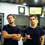 João André Instagram - ‘Quando é que sai o próximo episódio?’ O resto da tua vida é um documentário verídico e, por consequência, estamos dependentes de factores externos. Esta semana recebemos uma chamada que alterou o encadeamento do próximo episódio. Conquistámos um dos nossos principais objectivos: O primeiro casting. Daí o atraso no lançamento do episódio. Queremos filmar este passo importante, que poderá vir a ser o primeiro dia do resto da minha vida. Rezem por mim 🙏👁