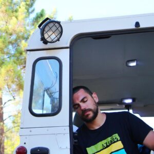 João André Instagram - Último dia de férias. A partir da próxima semana começam os Tivolis e já não tenho que me sujeitar a comer marisco congelado.
Vão masé trocar os bilhetes, miúdos.