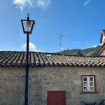 Joana Alvarenga Instagram - Um linda e pequena aldeia chamada Castelo Novo🫶🇵🇹❤️ Onde moram pessoas orgulhosas da sua aldeia, super simpáticas que nos receberam com o maior carinho e simpatia. Os primeiros dias de muitos num projecto que está a chegar. #aldeiashistoricasdeportugal #portugal #castelonovo #historia #beiras #newproject #serie #tv #actress Aldeia de Castelo Novo