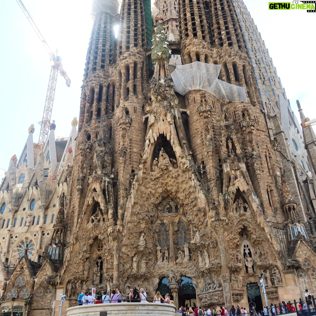 Joana Alvarenga Instagram - Mais um bocadinho sobre Barcelona 🇪🇸💃☀️🧡 . #sagradafamilia #parqueciudadella #laboqueria #plaçadelrei #barcelona #barceloneta #hotelw #whotel #whotelbarcelona #vacay #espanha #cataluña #flamenco #ole Barcelona, Spain