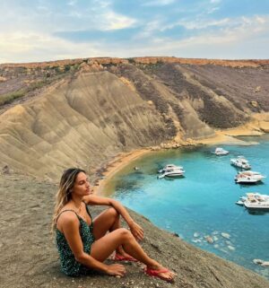 Joana Alvarenga Instagram - Golden bay, Singita Miracle Bay, Ghajn Tuffieha ⛵☀️💙🇲🇹🐚🐠
.
#beach #beachlife #exploring #travelling #malta #maltaisland #goldenbay #singitamiraclebeach #ghajntuffieha #islandlife #vacay #summer23 #peace #blue #love #paradise #paradiseisland #imblessed