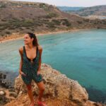 Joana Alvarenga Instagram - Golden bay, Singita Miracle Bay, Ghajn Tuffieha ⛵☀️💙🇲🇹🐚🐠 . #beach #beachlife #exploring #travelling #malta #maltaisland #goldenbay #singitamiraclebeach #ghajntuffieha #islandlife #vacay #summer23 #peace #blue #love #paradise #paradiseisland #imblessed Malta
