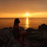 Joana Alvarenga Instagram - Sunset em Malta sem filtros e sem palavras. Foi uma benção...🙏🧡🇲🇹🤍☀️ . #sunset #sunsetlovers #lastday #maltaisland #nofilter #islandvibes #malta🇲🇹 #bestsunset #epic #vacay #blessed #ocean #mediterranean #goldenhour #goldenbay #nowords #thanksgod