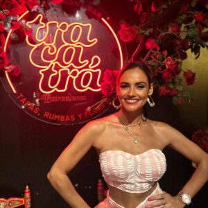 Joana Alvarenga Instagram - Olé olé Barcelona olé 💃💃💃
.
#barcelona #barça #catalunya #cataluña #tapas #vacay #spain #espanha #flamenco #latina #latinagirl #ole