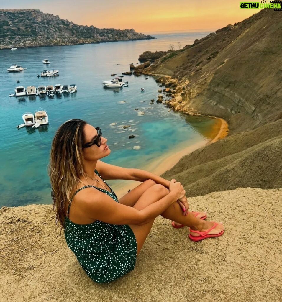 Joana Alvarenga Instagram - Golden bay, Singita Miracle Bay, Ghajn Tuffieha ⛵☀️💙🇲🇹🐚🐠 . #beach #beachlife #exploring #travelling #malta #maltaisland #goldenbay #singitamiraclebeach #ghajntuffieha #islandlife #vacay #summer23 #peace #blue #love #paradise #paradiseisland #imblessed Malta