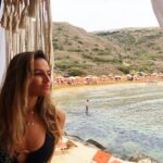Joana Alvarenga Instagram - Em paz e feliz 💙⛵🧡🇲🇹 Singita Miracle Beach Malta