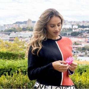Joana Alvarenga Instagram - Bem me quer, Mal me quer, Bem me quer, Mal me quer🌸🌼🌺
👗 By @lobe.pt 
#november