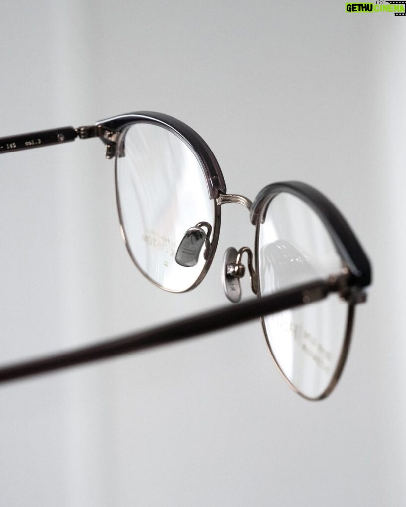 Joanne Missingham Instagram - 「匠人精神」與「真正舒適」是FRANK CUSTOM的品牌哲學～ 無論你是一個想打造都會摩登感的新鮮人、或是想增添上班穿搭感的通勤族、或是....跟我一樣多數時間單純想宅在家舒適做自己的開心宅😊相信在FRANK CUSTOM 你一定也可以找到適合自己的眼鏡🤓 今年夏天這次我們聯手品牌，啟動全台經銷商回饋活動～ 只要於活動期間(2023 / 6/26 – 7/30)至全省指定經銷商消費即可獲得以下優惠內容： 1.獲贈黑嘉嘉ＸFRANK CUSTOM代言人海報一張。（送完為止） 2.獲贈- 《黑嘉嘉圍棋教室｜圍棋入門課》10堂體驗卷（價值1000元）。 3.消費單筆滿額15000，可以獲得黑嘉嘉圍棋教室基礎課程兌換卷(市價3280)。 歡迎大家趁至次活動為自己挑選一副好眼鏡的同時一起來學圍棋吧🖤🤍 #FRANKCUSTOM  #VCI有橙國際總代理 #黑嘉嘉