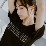 Joanne Missingham Instagram - 身為圍棋人，我總是會在網購服飾或配件時候，不自覺的看看平台上有沒有跟圍棋相關主題的周邊可以買... 而某天與團隊在公司開社群會議的時候，剛好聊到有許多學員反應很難找到圍棋周邊相關商品，然後...官方周邊商品就誕生了😁 原本很擔心把印著HEIJIAJIA 的衣服穿在身上會有點害羞，但這個設計意外被團隊一致高票選入，眼尖的人應該有發現，英文字旁邊還藏有具有++設計的logo巧思的喔❣️ 而帽子的部份更是由我們公司的設計主管特別親自挑選的材質，相較於一般棒球帽，我們選擇了較硬挺的材質，目的就是要讓任何頭型的人都可以完美駕馭～ 加上Logo是用縫線的方式上上去的，讓簡約的設計顯得一點都不簡單～ 除了自己親自參與的HEIJIAJIA系列外，和專業的Fandora團隊也共同開發了《黑嘉嘉圍棋教室》的知名AI角色系列，像是每個人剛學圍棋都會遇到的Bubu 🐈 以及新人殺手Edward🧏🏻‍♂️ ，都是同學之間討論度非常高的AI角色喔～ 這些充滿故事的可愛設計，相信不管你是不是學員都會喜歡的～ 穿上HEIJIAJIA 一起成為圍棋人⚫️⚪️：https://pse.is/4y6wqa